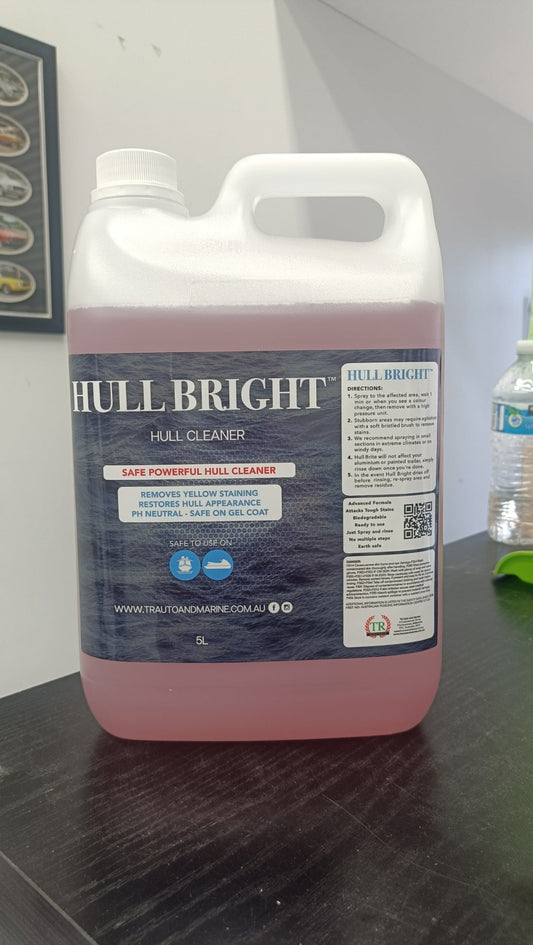 Make your hull white again: The Benefits of Hull Bright Hull Cleaner